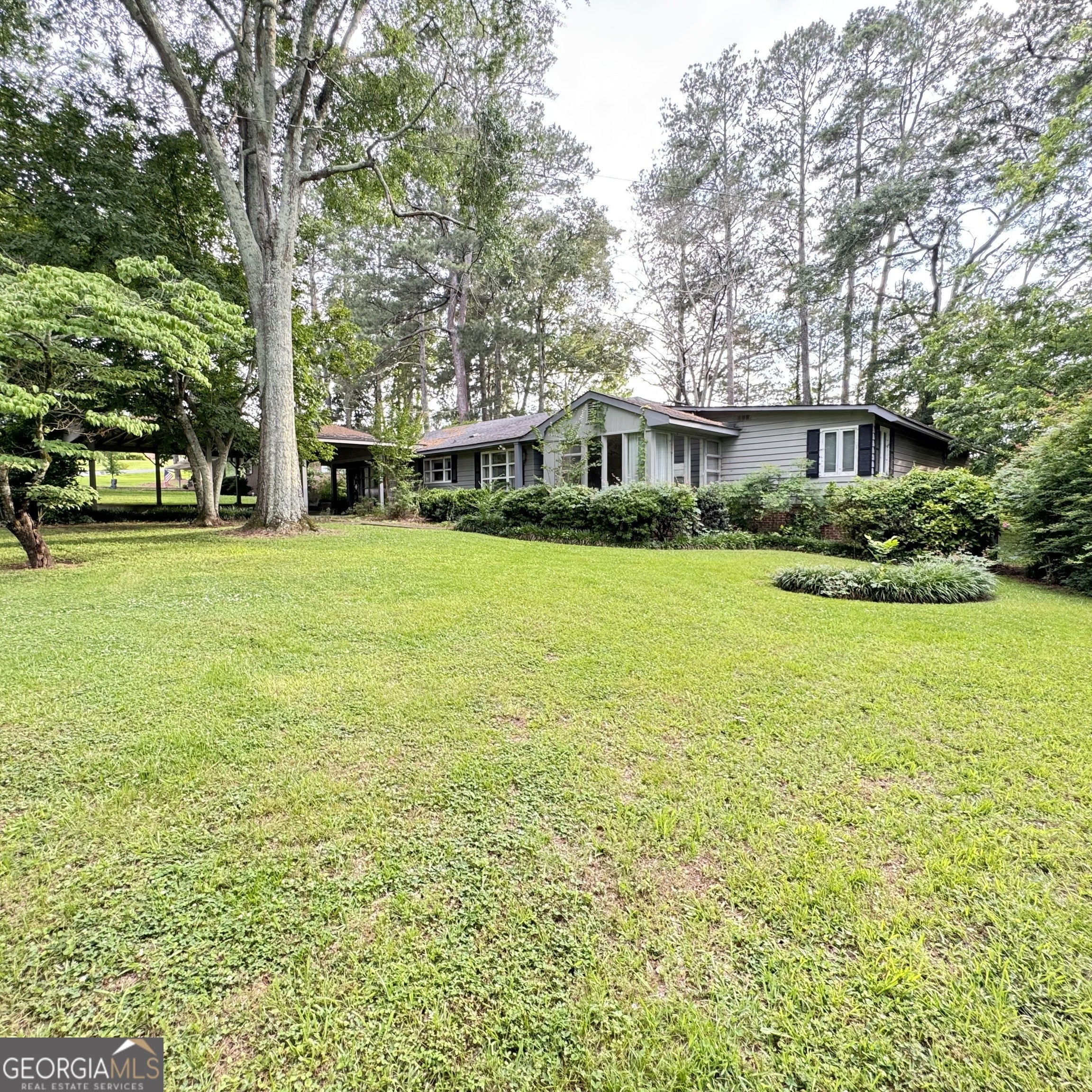 207 Iris Dr — photo