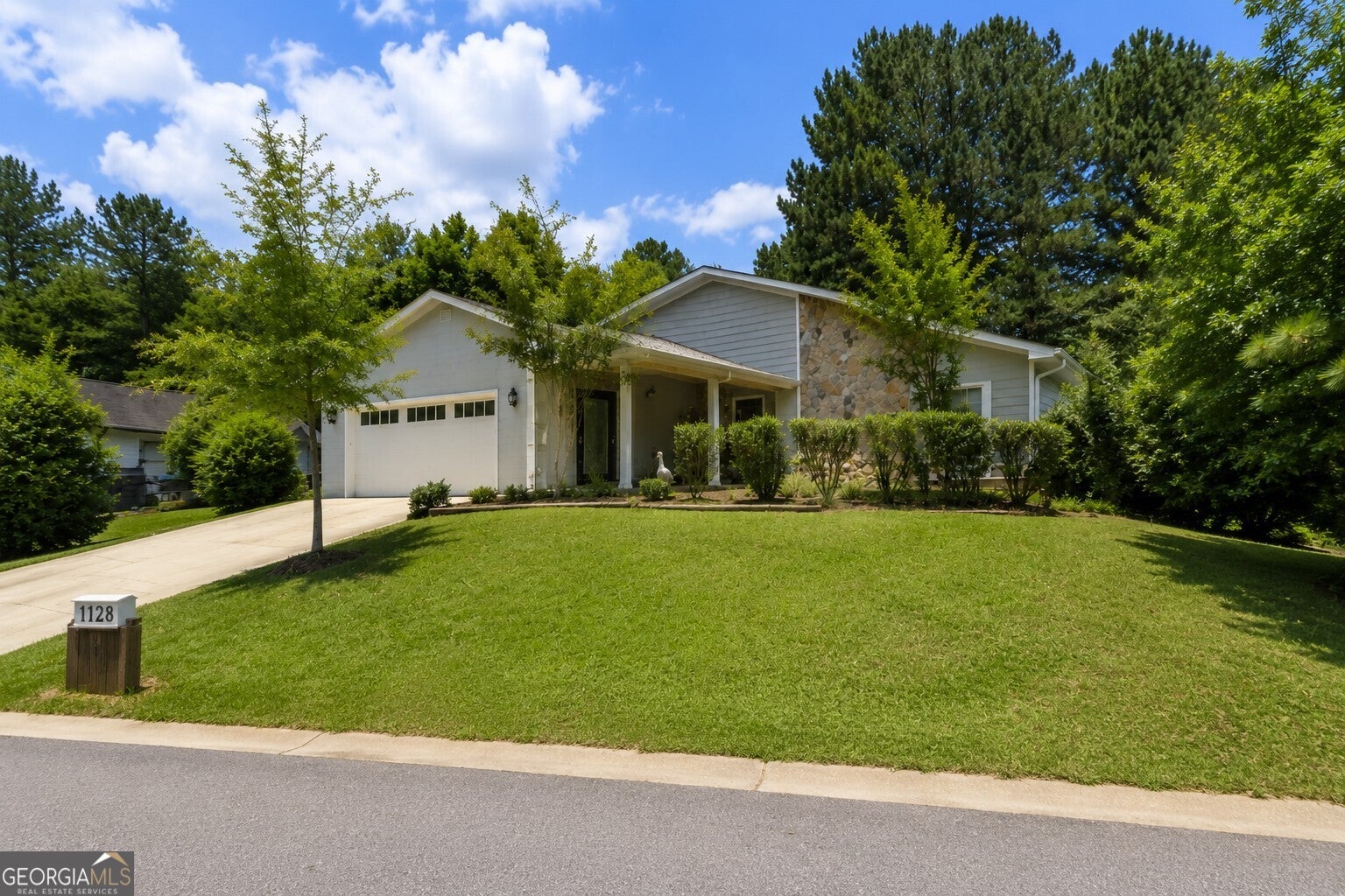 1128 Hillcrest Ct NW — photo