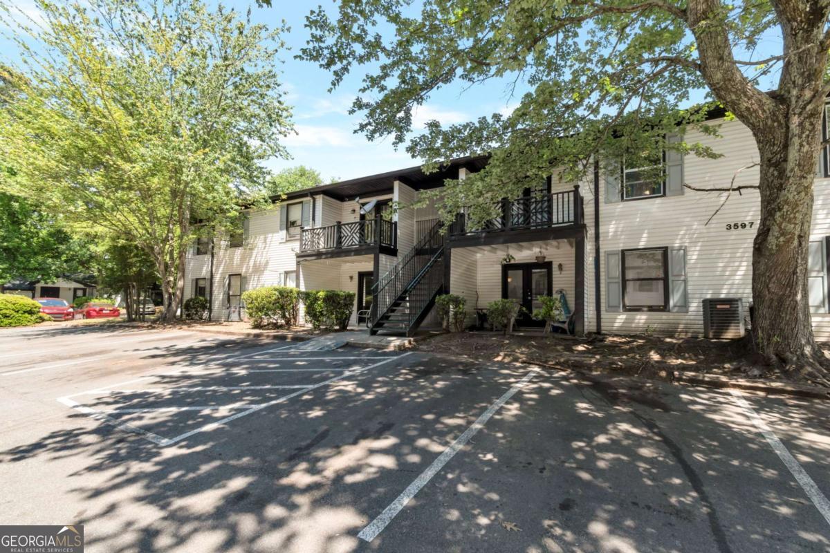 3597 Woodbriar Cir B — photo