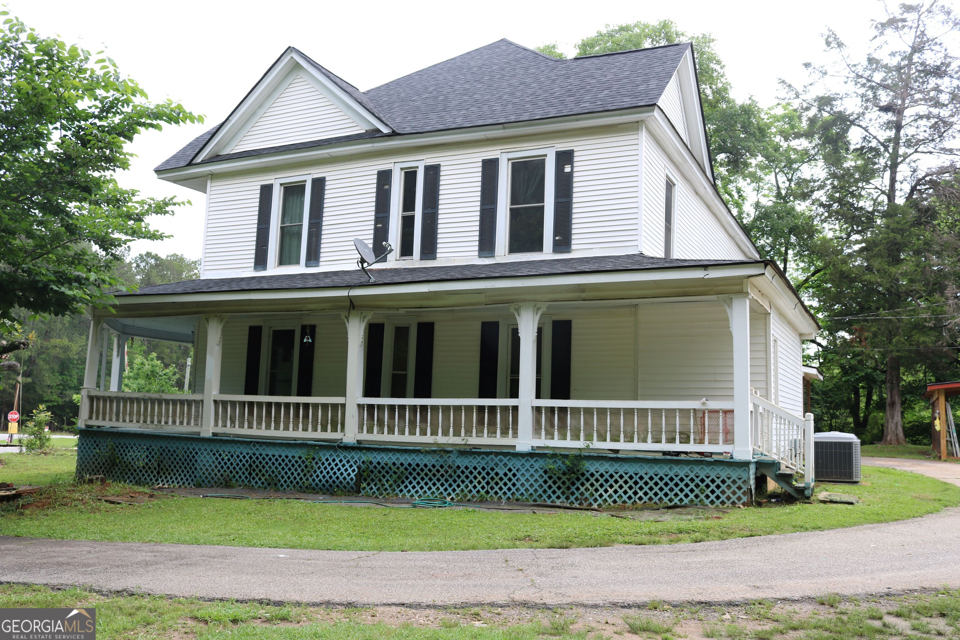 88 Railroad Ave — photo