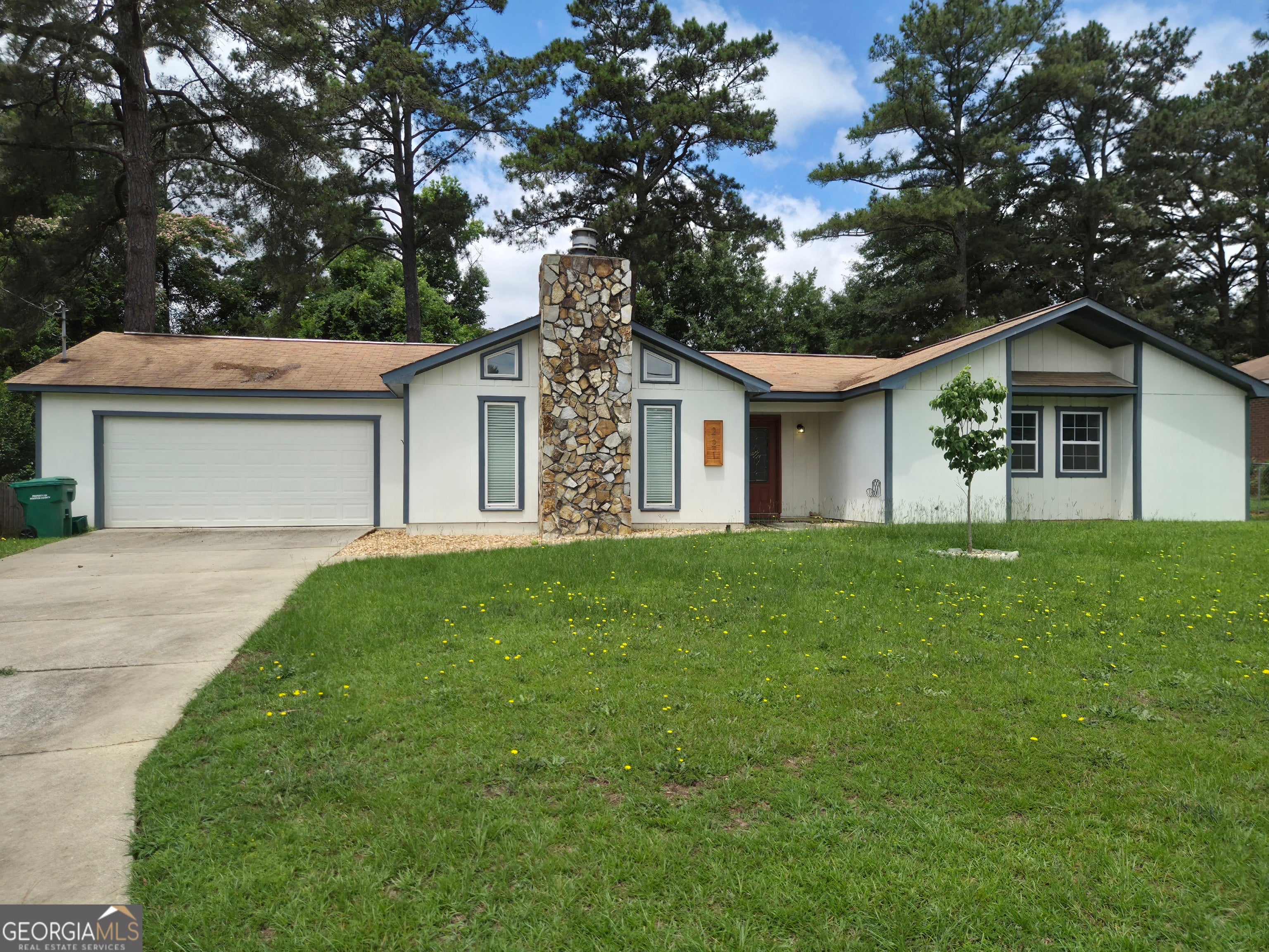 221 Gilchrist Dr — photo