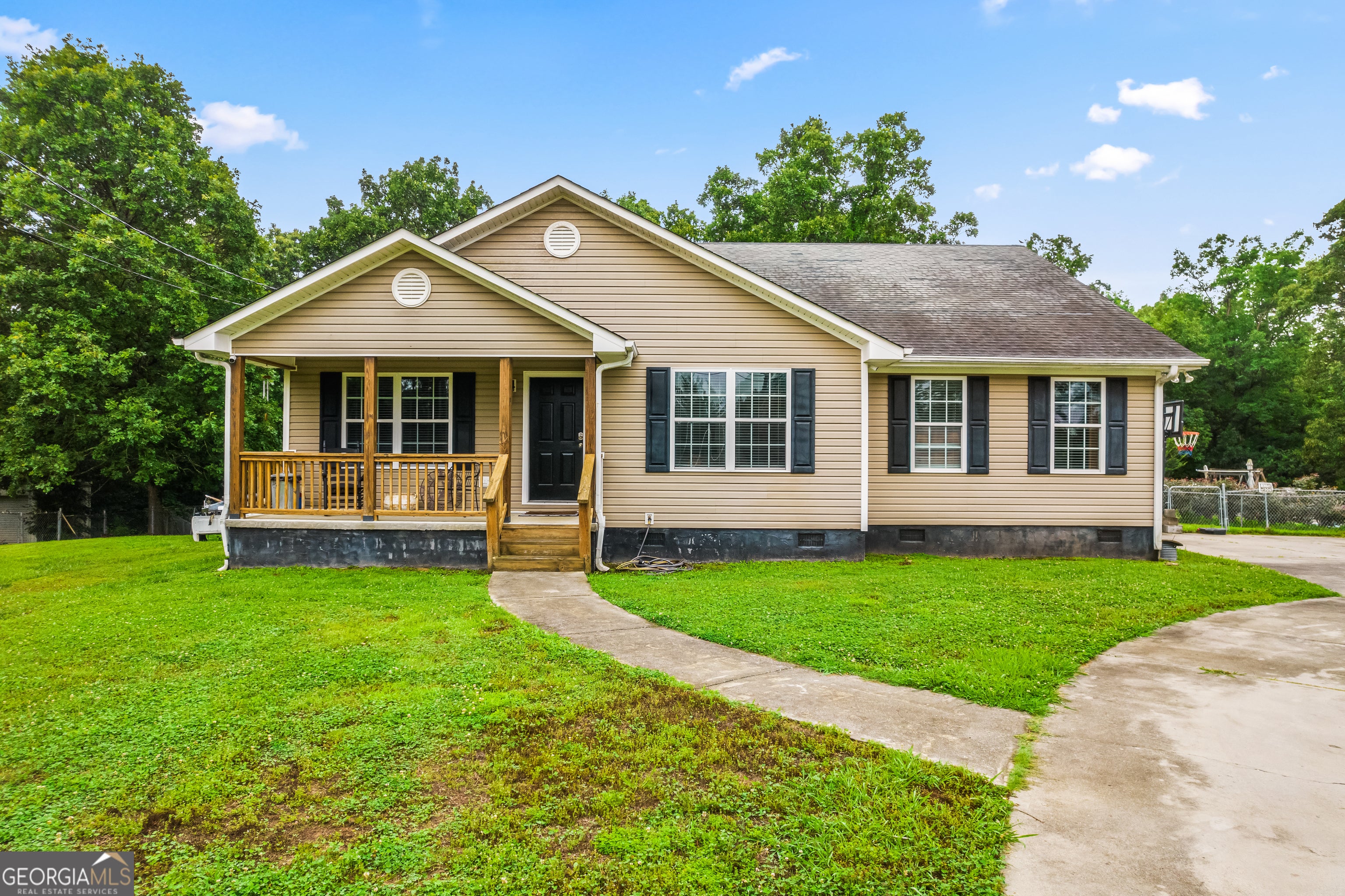 530 Pleasant Valley Rd SE — photo
