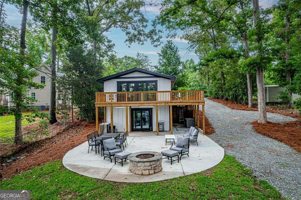 233 Lakeshore Dr — photo