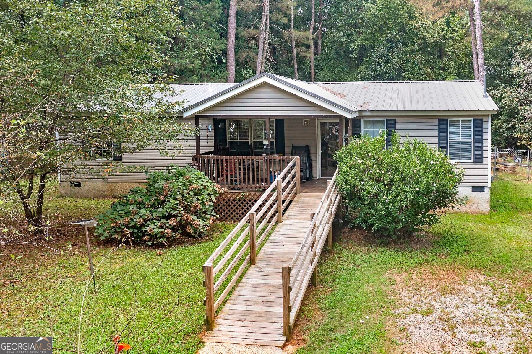 450 Lakeshore Dr — photo