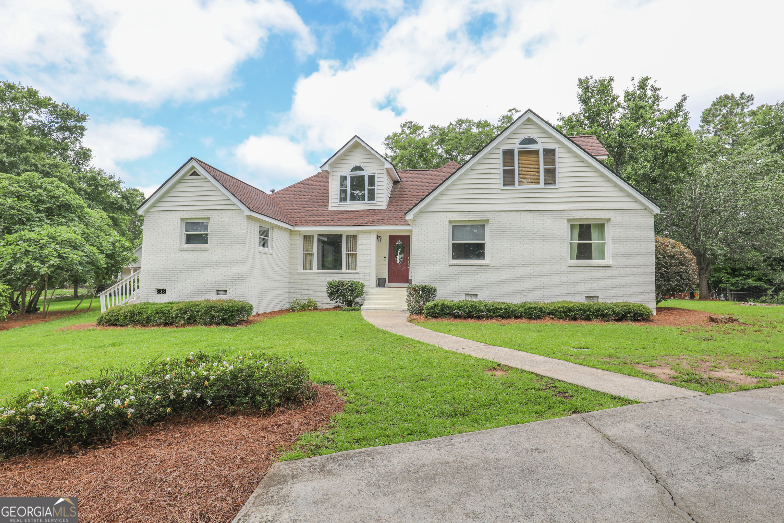 146 E Lakeview Dr NE — photo