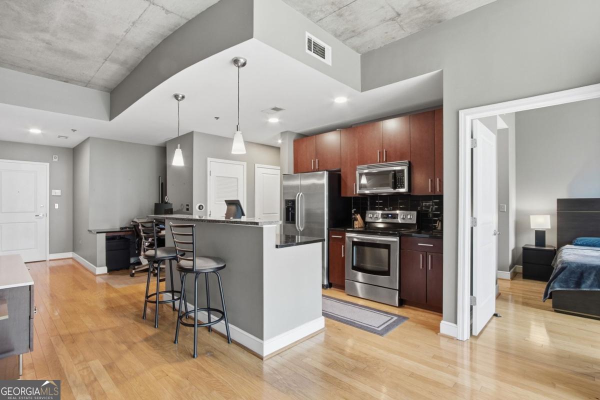 950 W Peachtree St NW 913 — photo