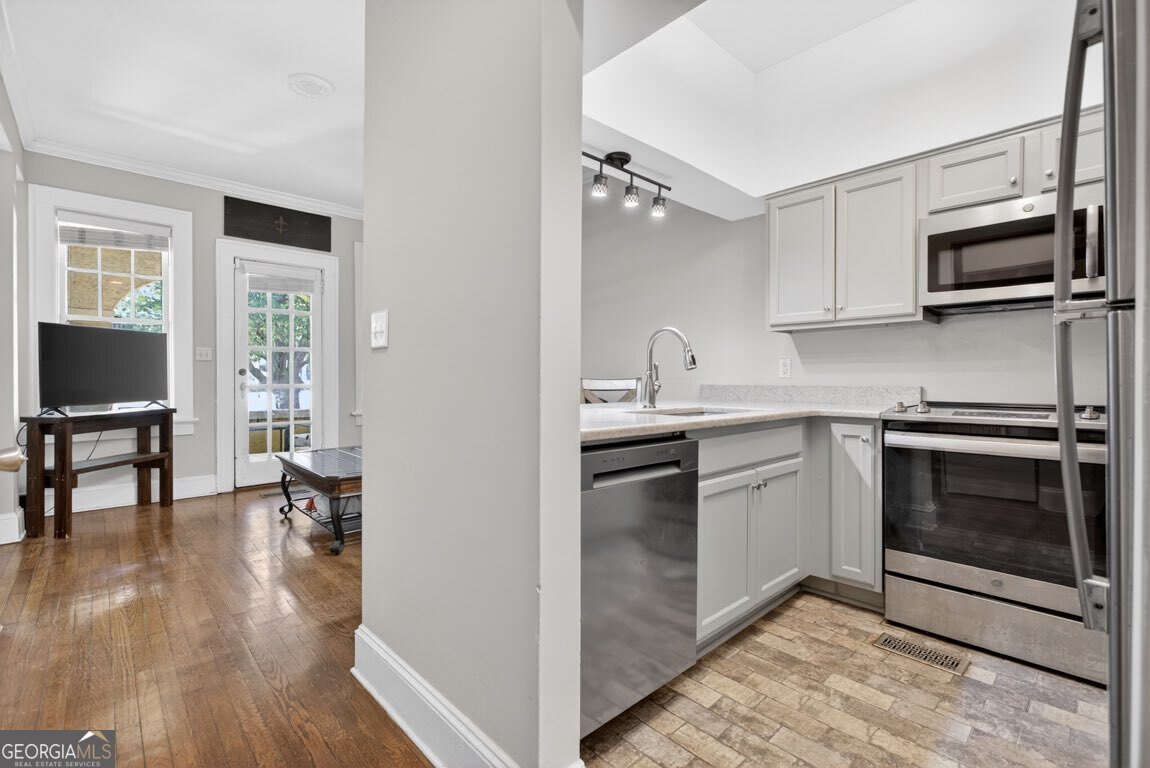 2855 Peachtree Rd NE 109 — photo