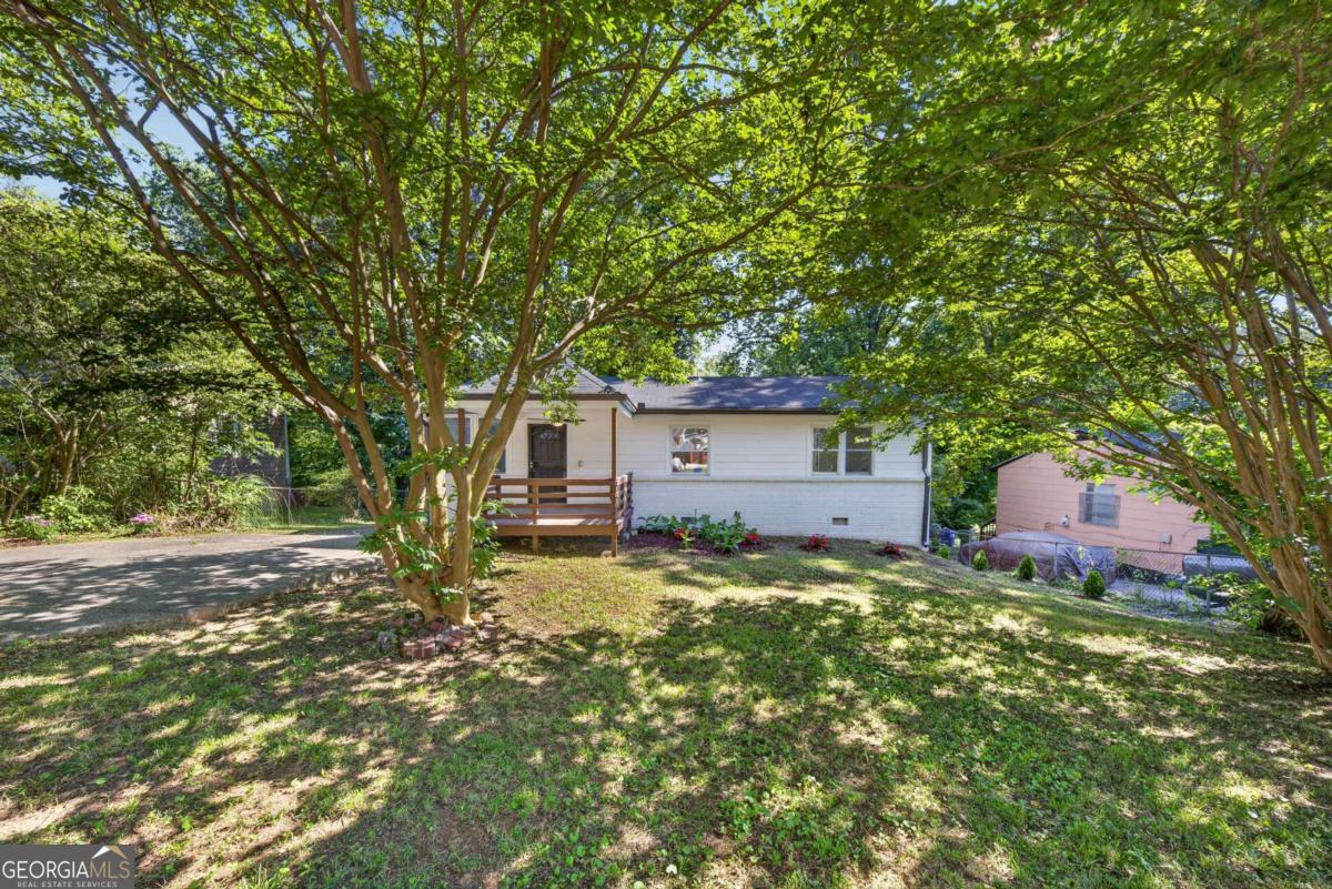 931 Stonewall Dr SE — photo