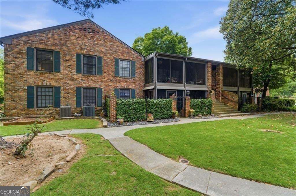 3109 Colonial Way E — photo