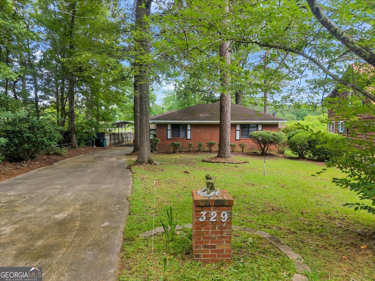 329 Edgewater Dr — photo