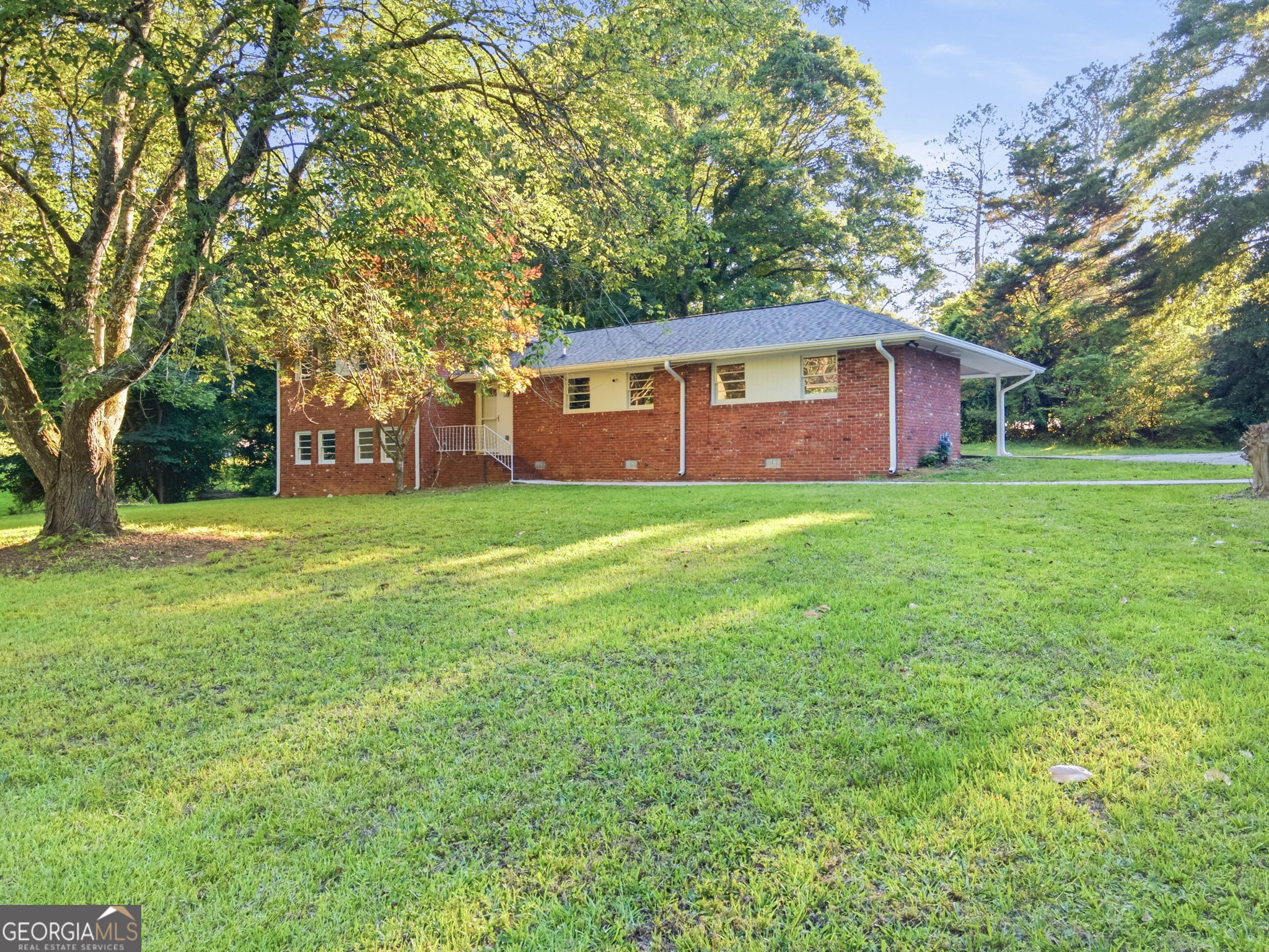 180 E Greenwood Dr — photo