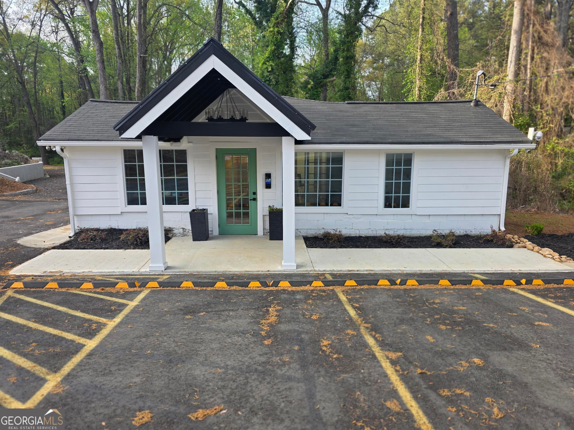 216 E Memorial Dr — photo