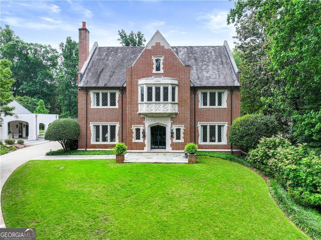 369 Pine Tree Dr NE — photo