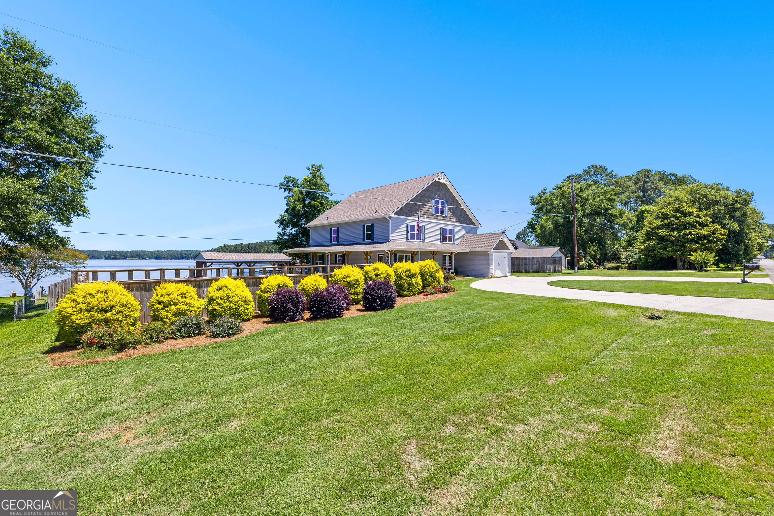 249 Lakeshore Cir — photo