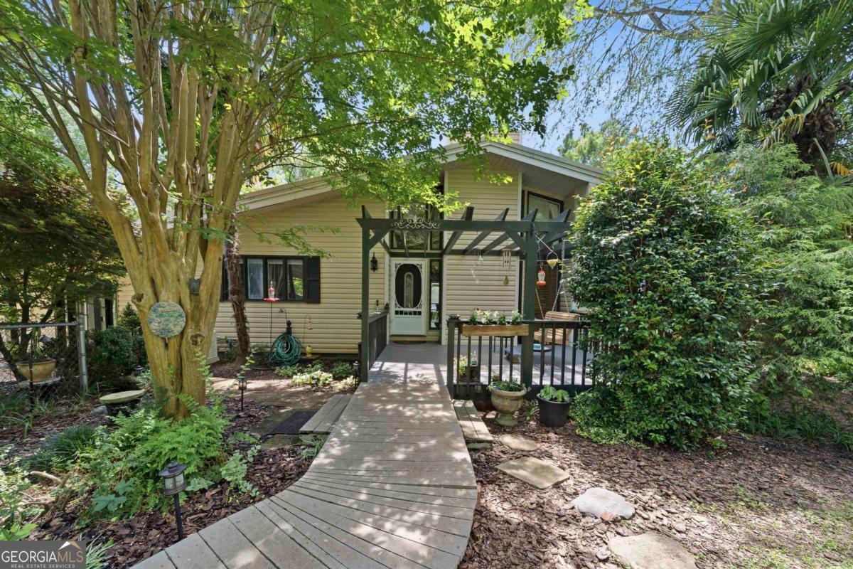 240 Quesenberry Dr — photo