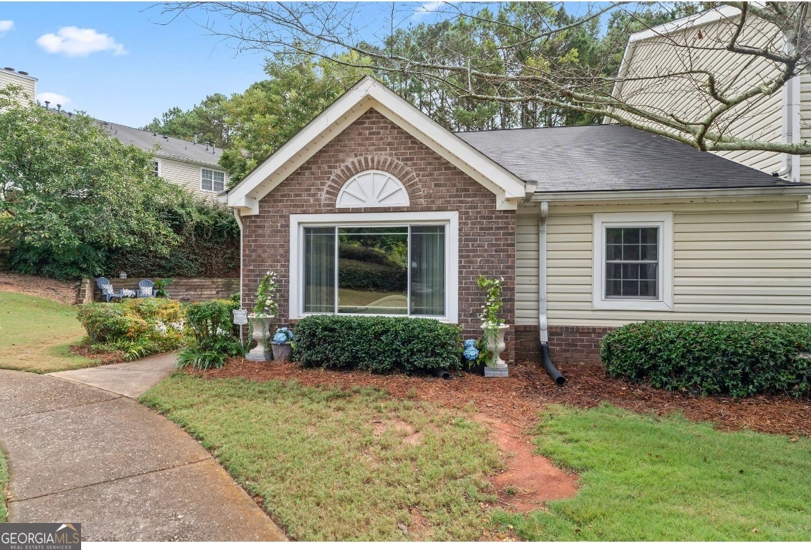 81 Hampshire Ct — photo