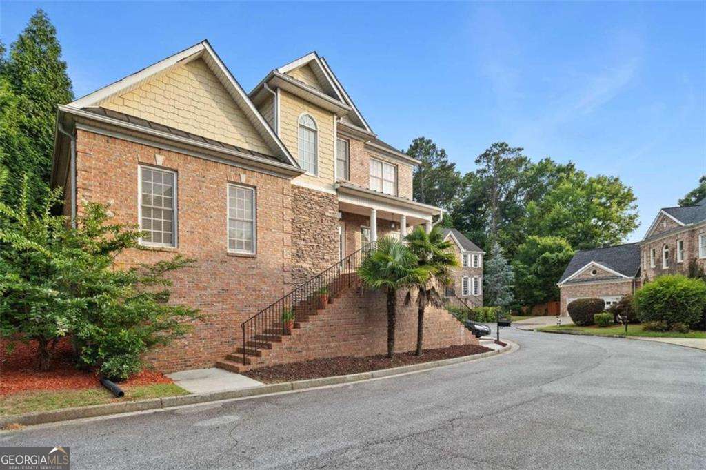 1711 Summit Glen Ln NE — photo