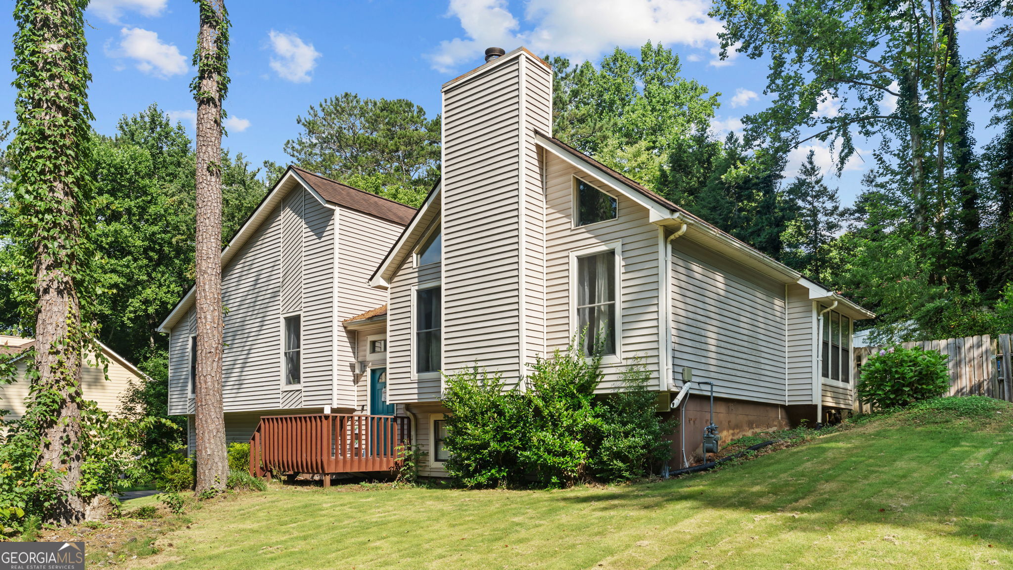 3291 Rae Pl — photo