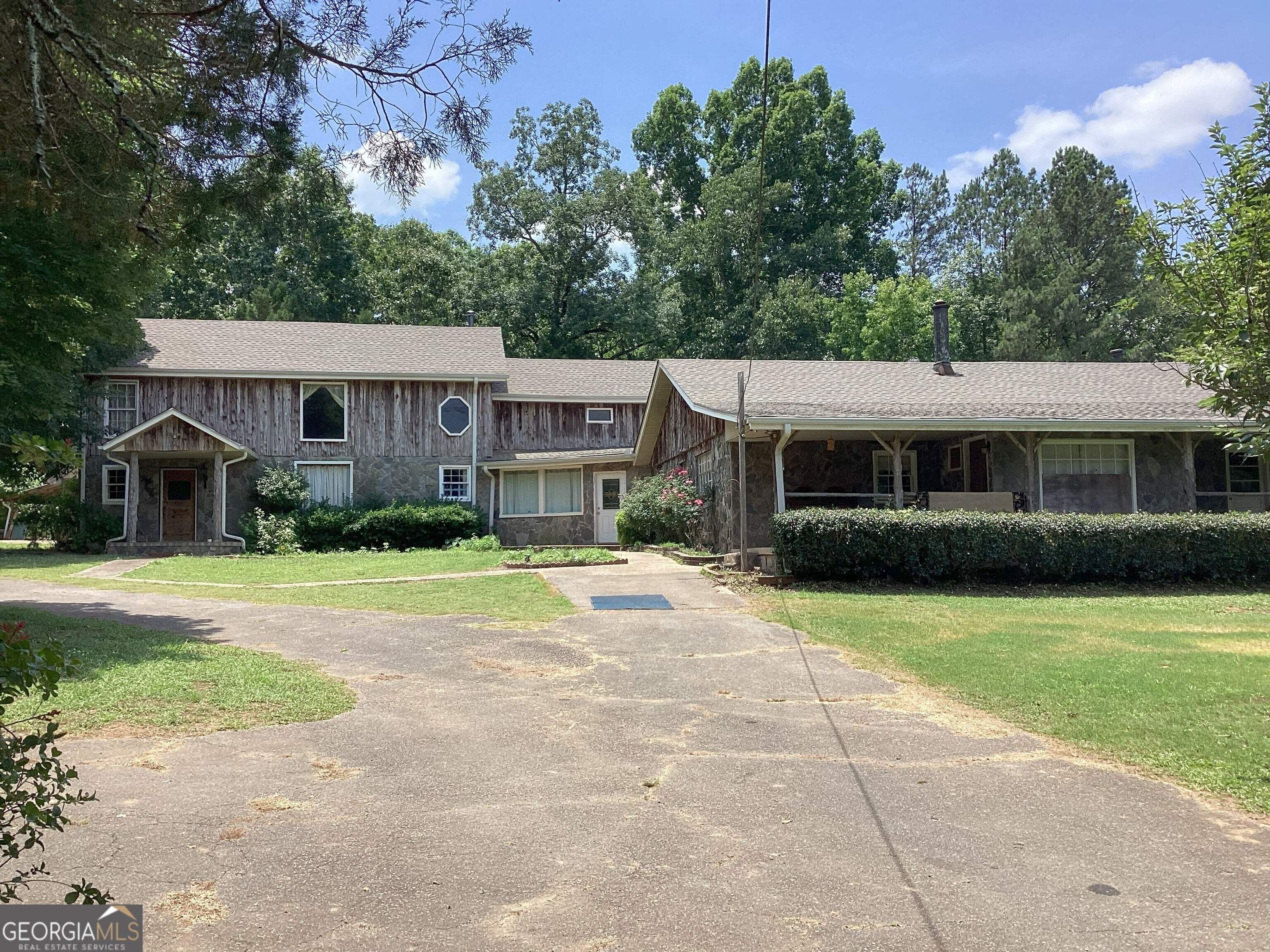 220 Ennis Rd — photo