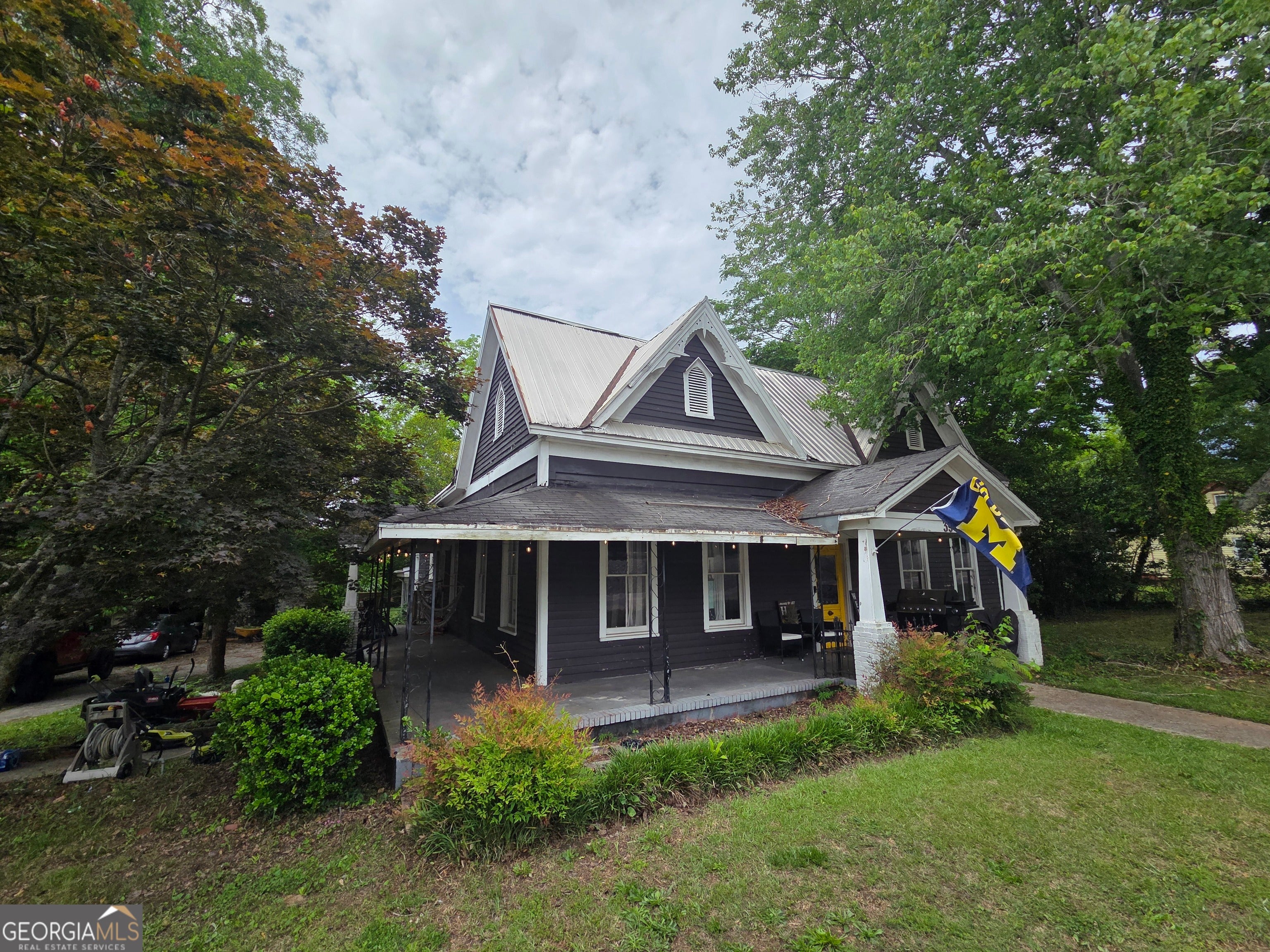 39 W Main St — photo
