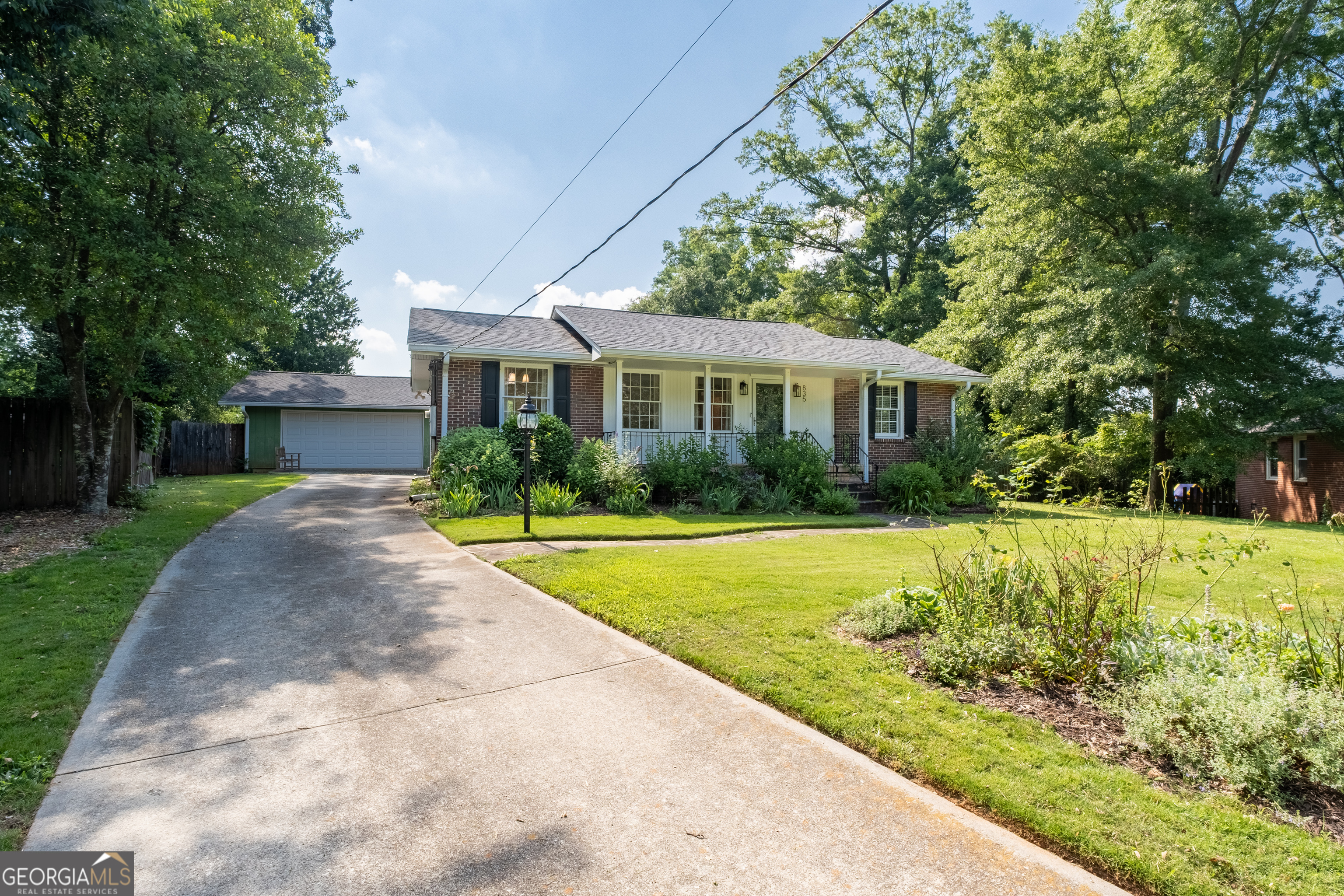 835 Alberson Ct — photo