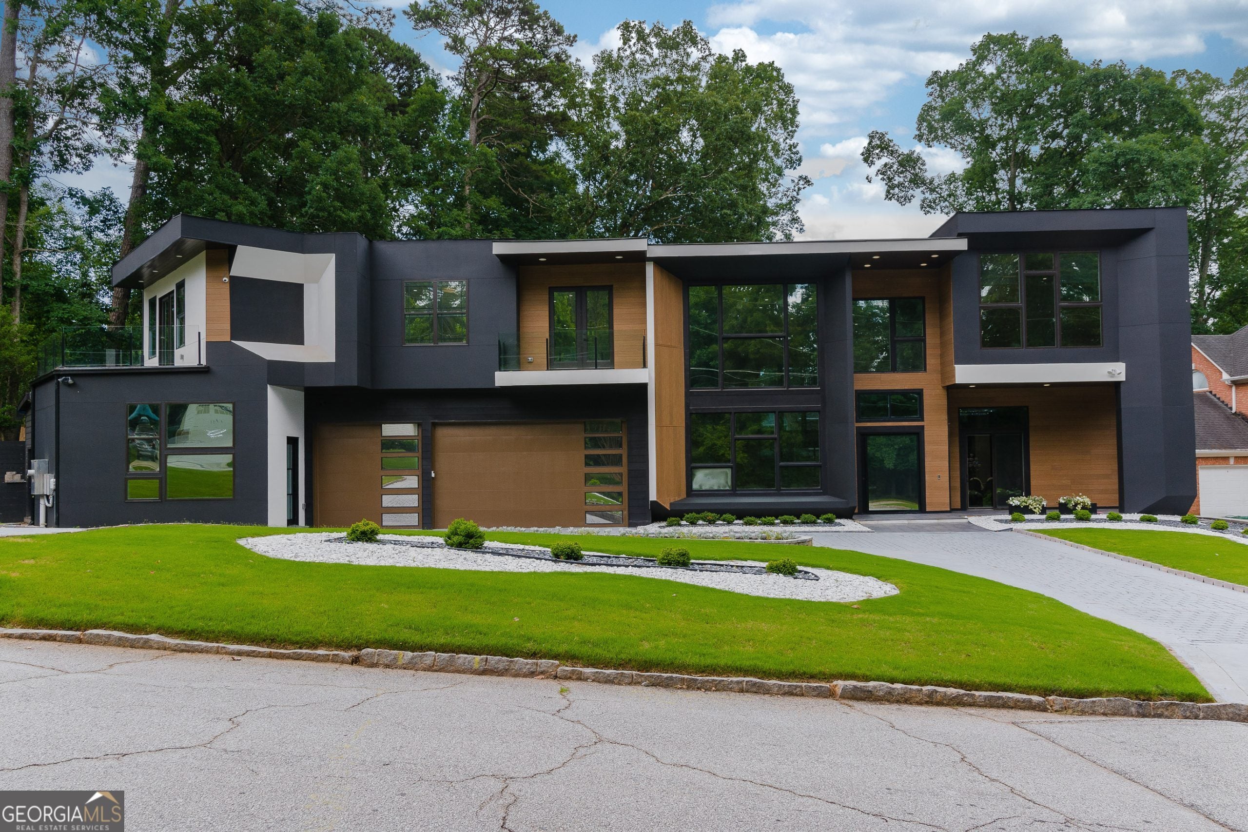 2401 NE Greenglade Rd — photo