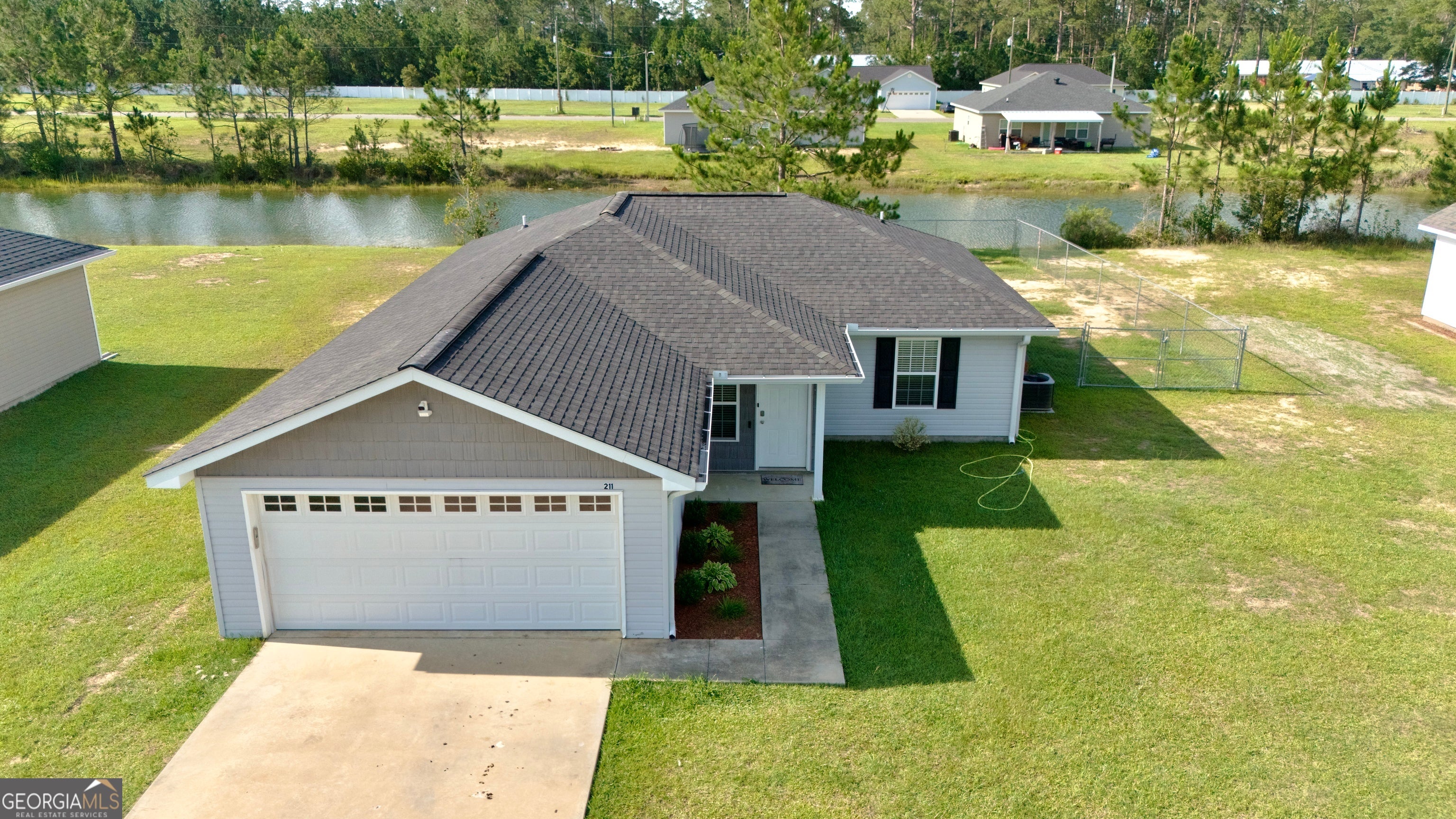 211 Twinn Lakes Dr — photo