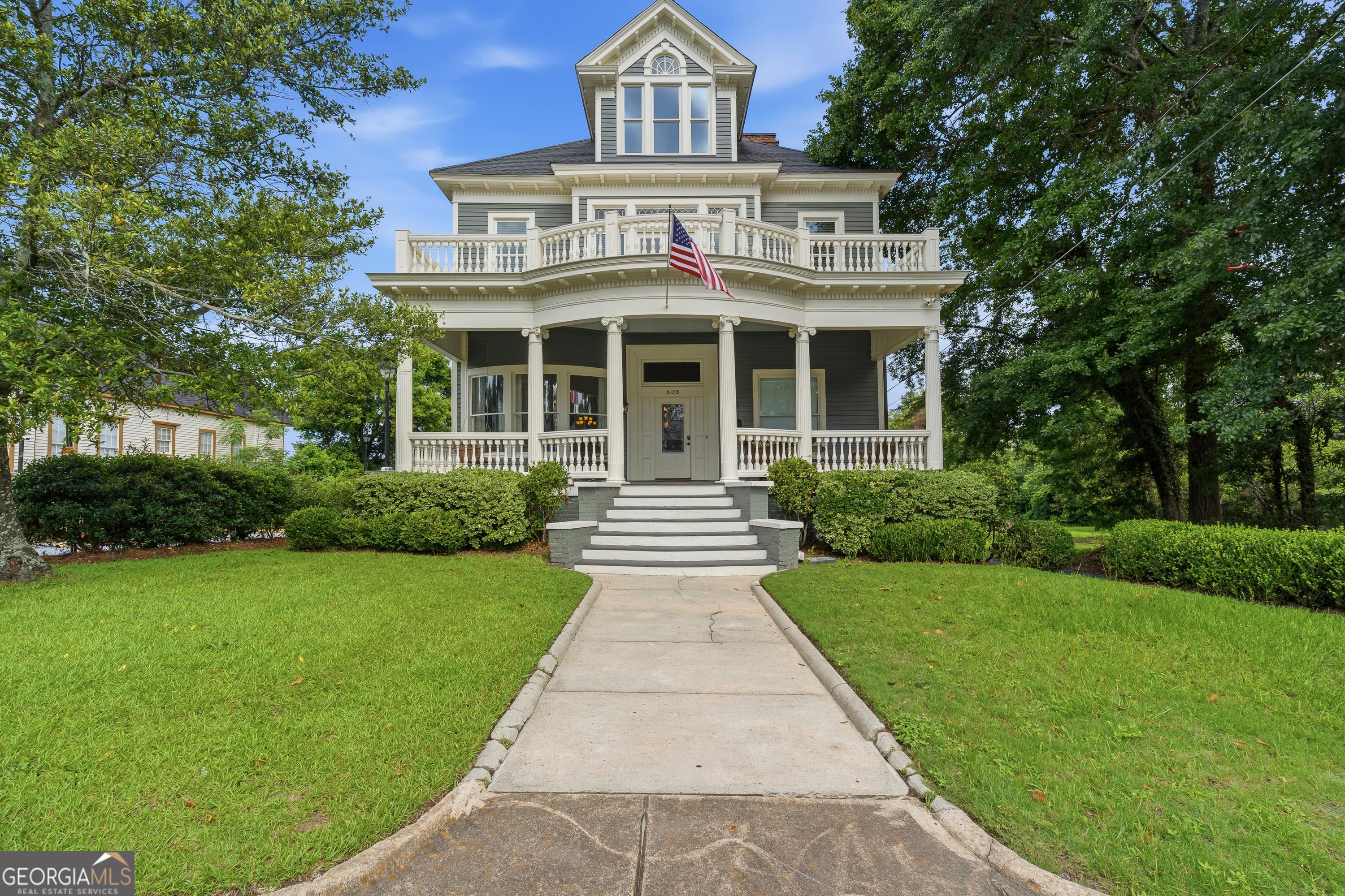 605 Arlington Pl — photo