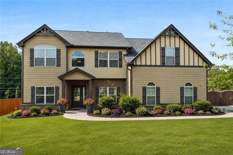 2748 Village Park Dr E — photo