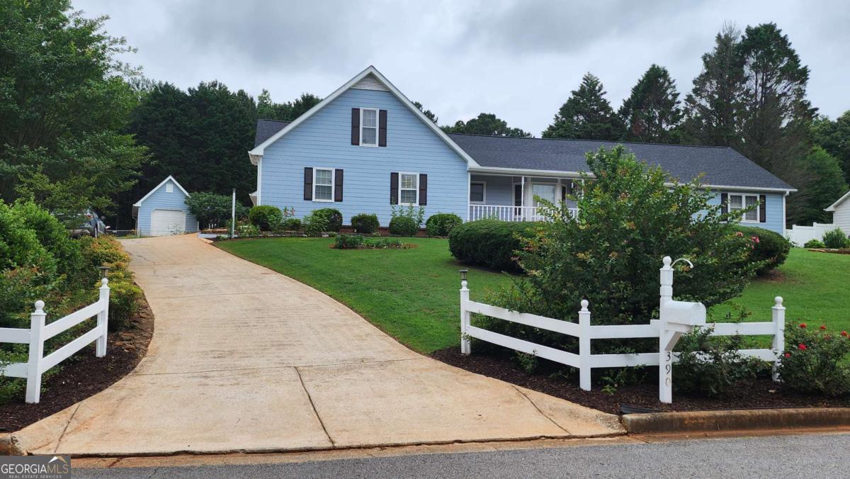 390 Lake Ridge Ct — photo