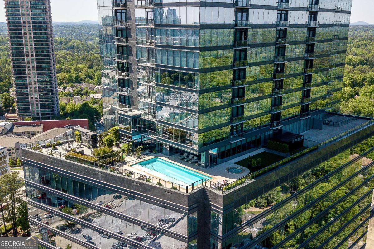 3630 Peachtree Rd NE 2404 — photo