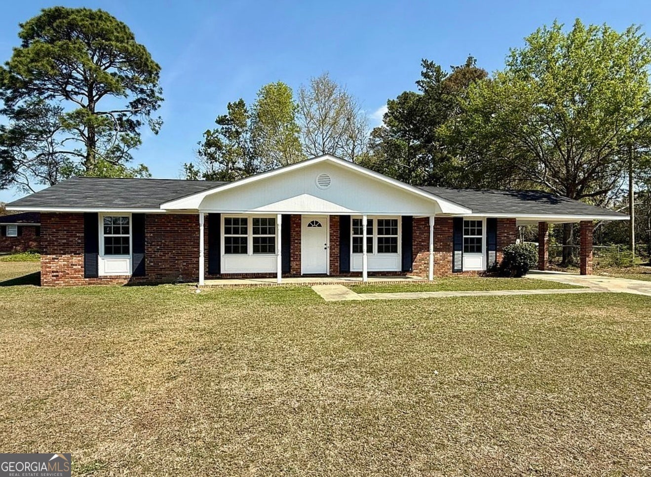 1700 N Maple Dr — photo