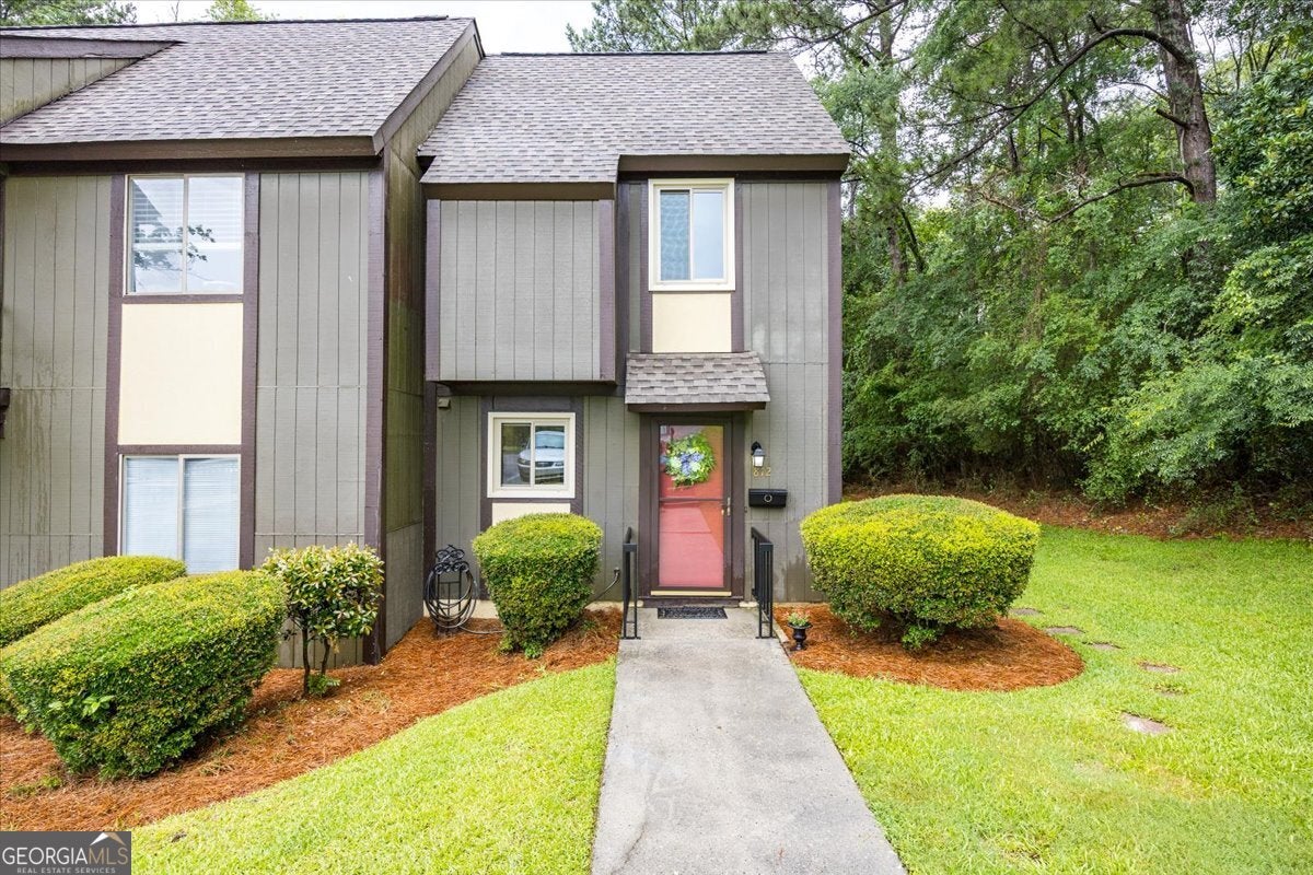 812 Willow Creek Dr — photo