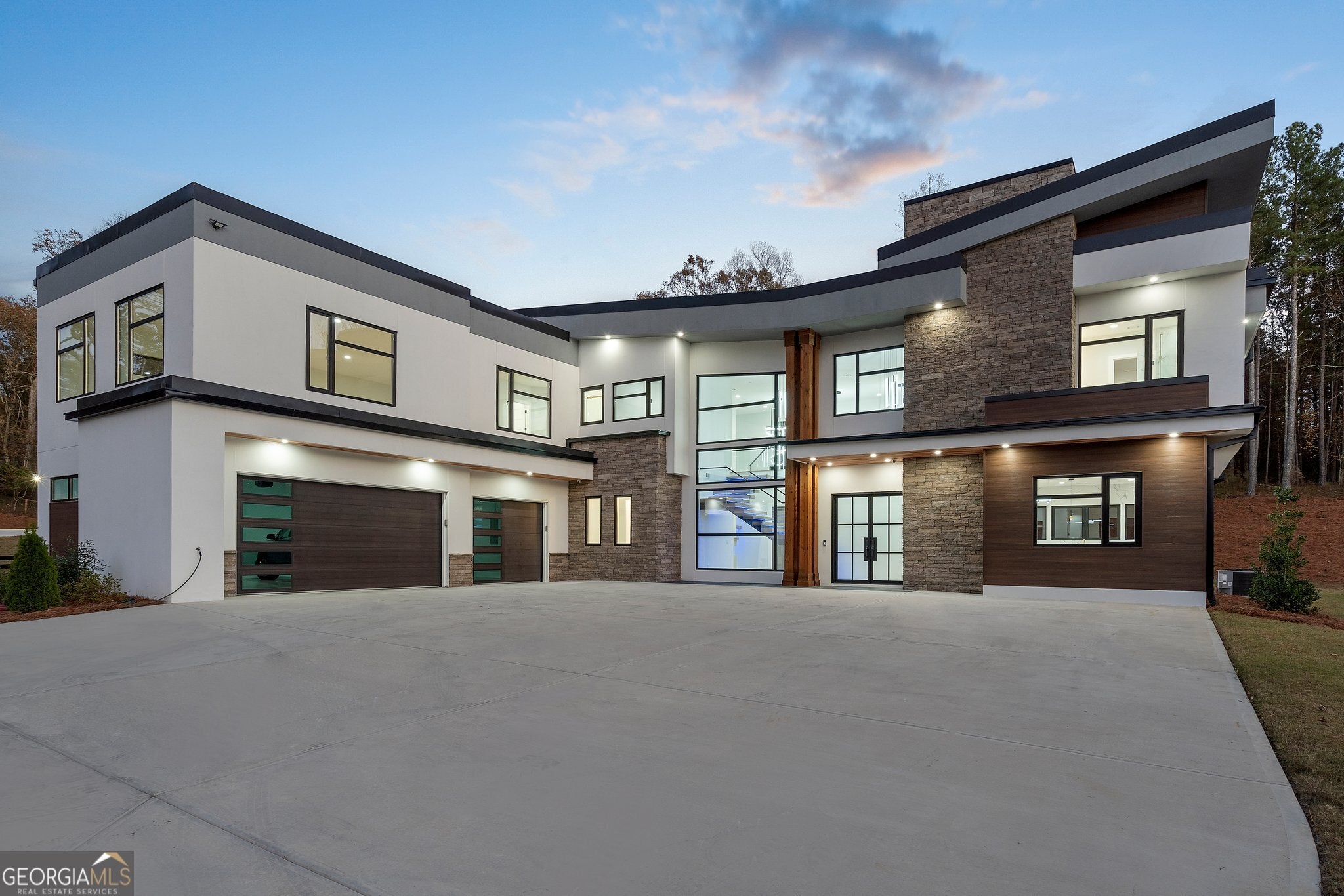 1678 Thomas Dr — photo