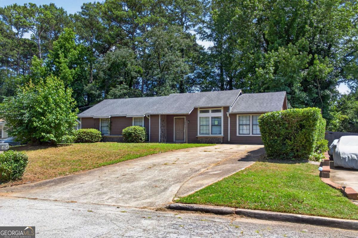 2414 Leslie Brook Dr — photo