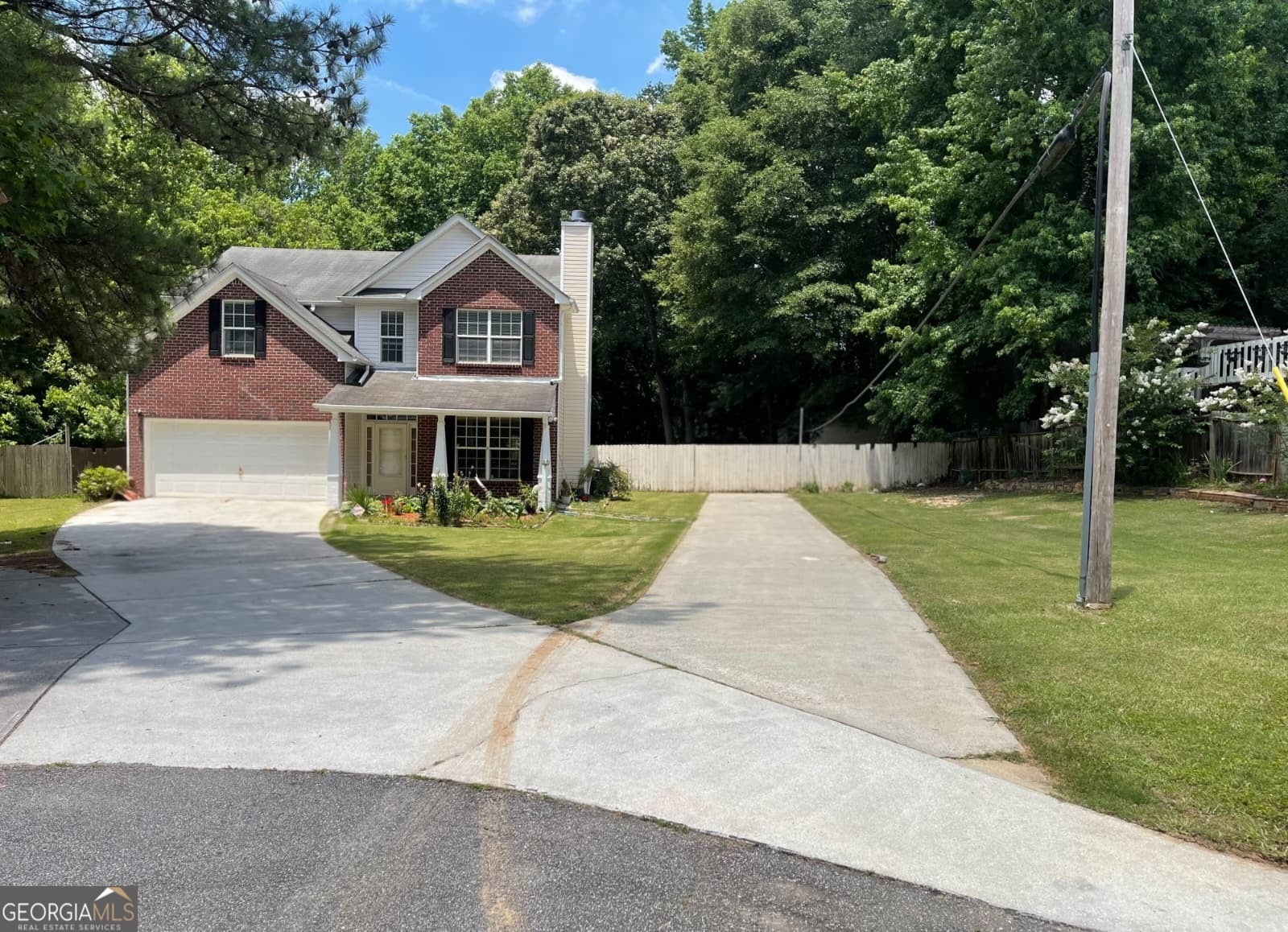 760 Wymill Rd — photo