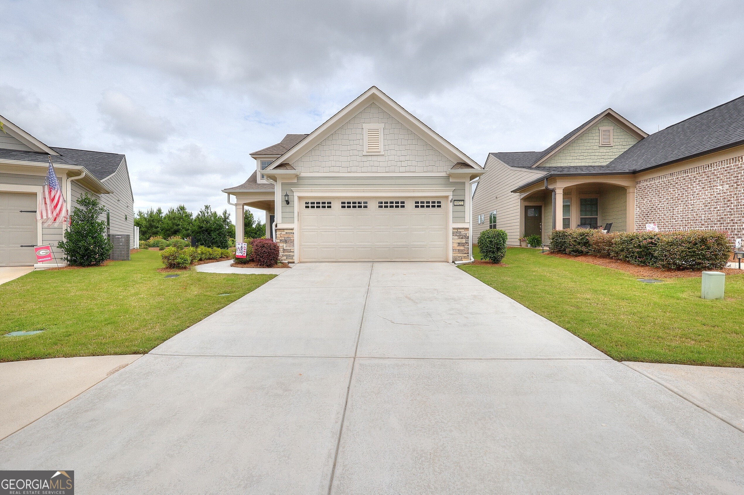 Home in Hoschton, GA 30548 — photo 2