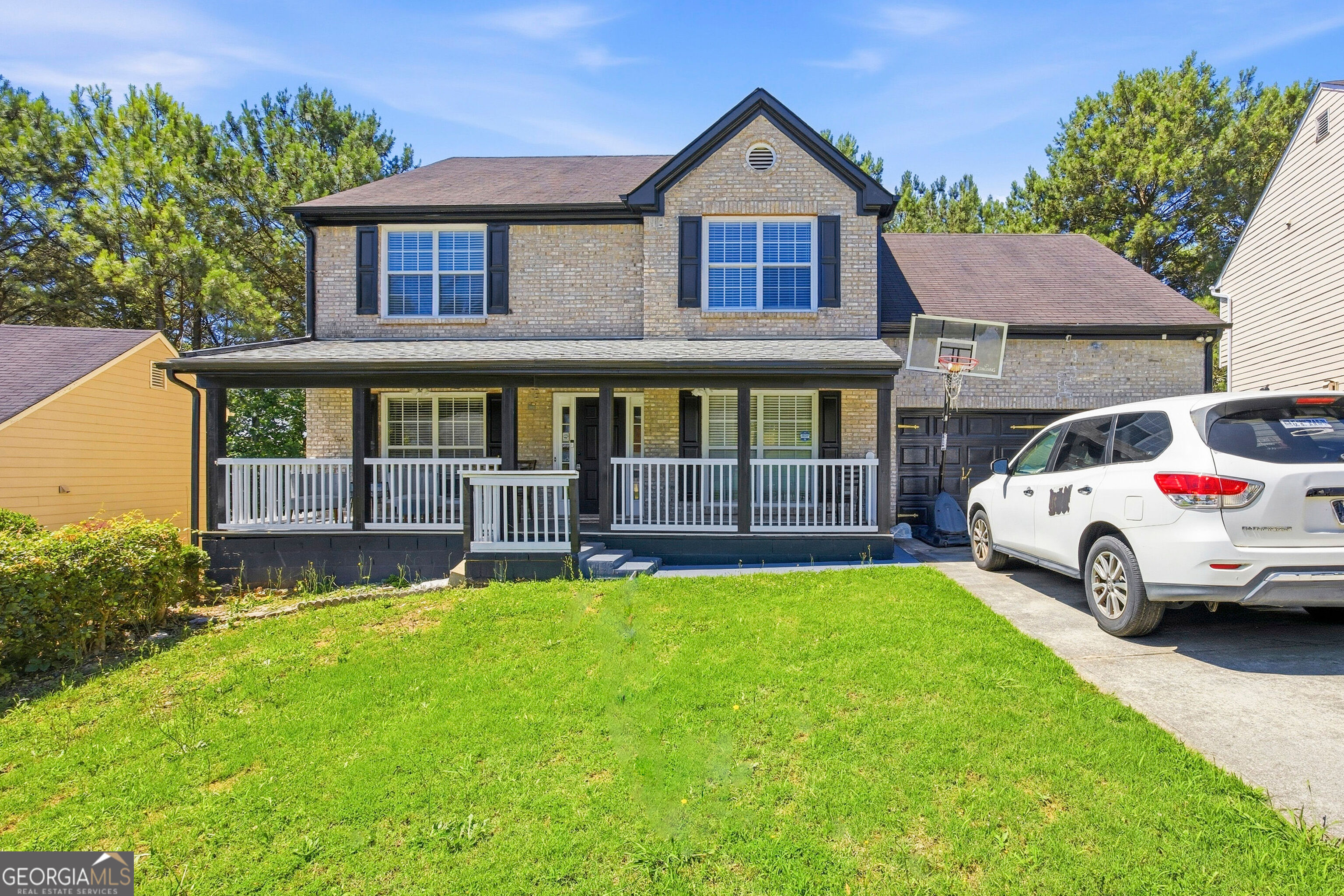 595 Castlebrooke Dr — photo