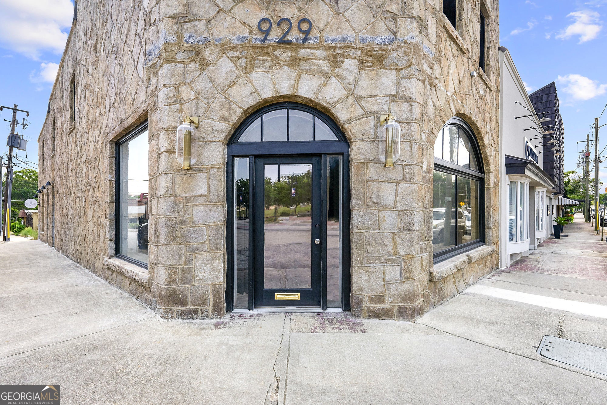 929 Main St — photo