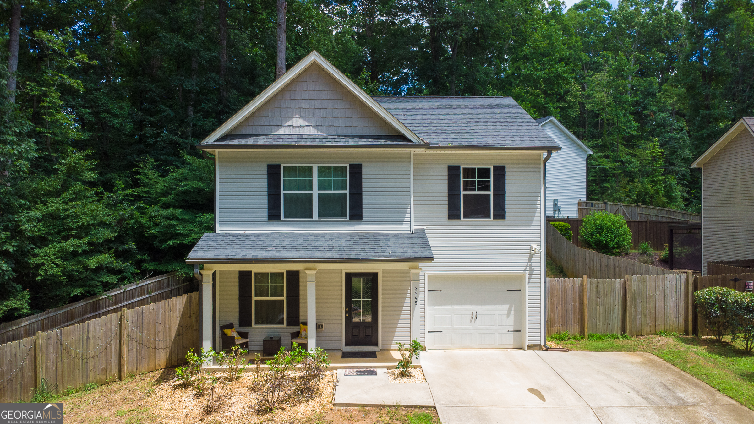 2445 Fleetwood Dr — photo
