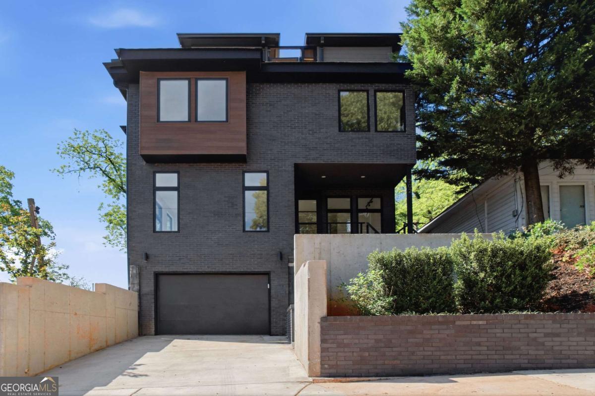 702 Foundry St NW — photo