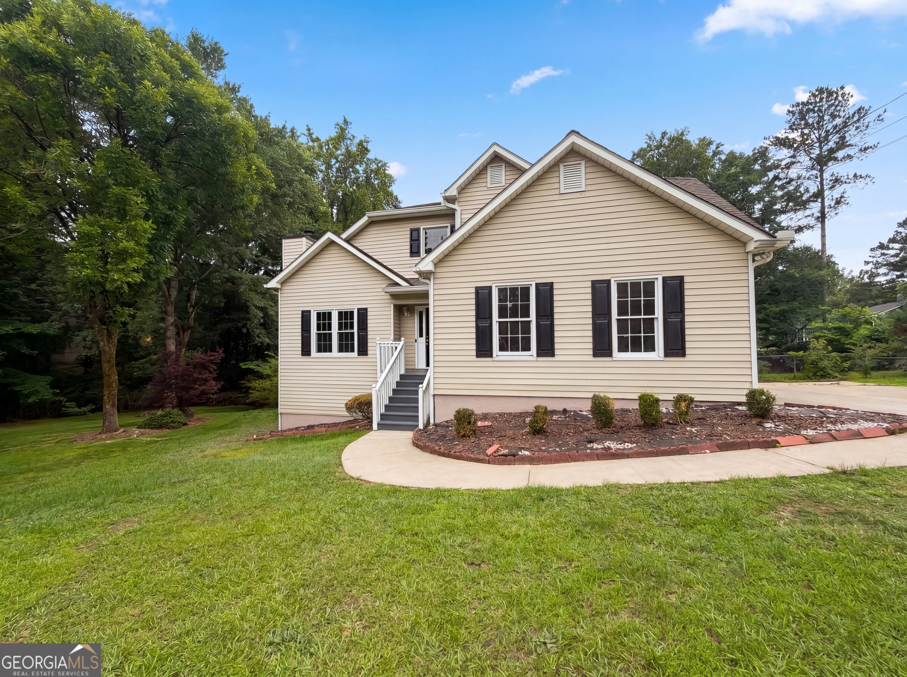 3162 Oak Leaf Ct SW — photo
