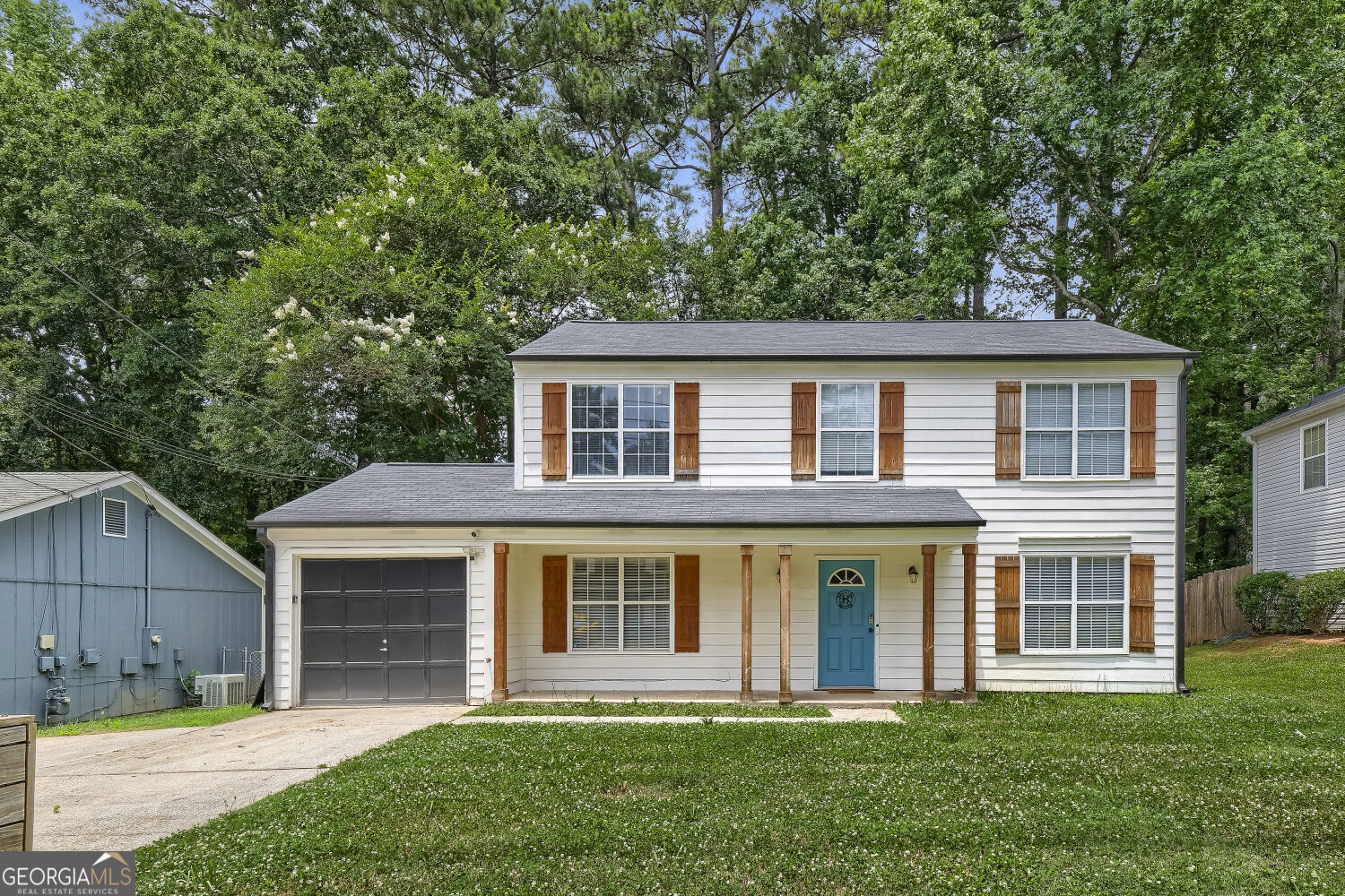 2203 Victoria Pl — photo
