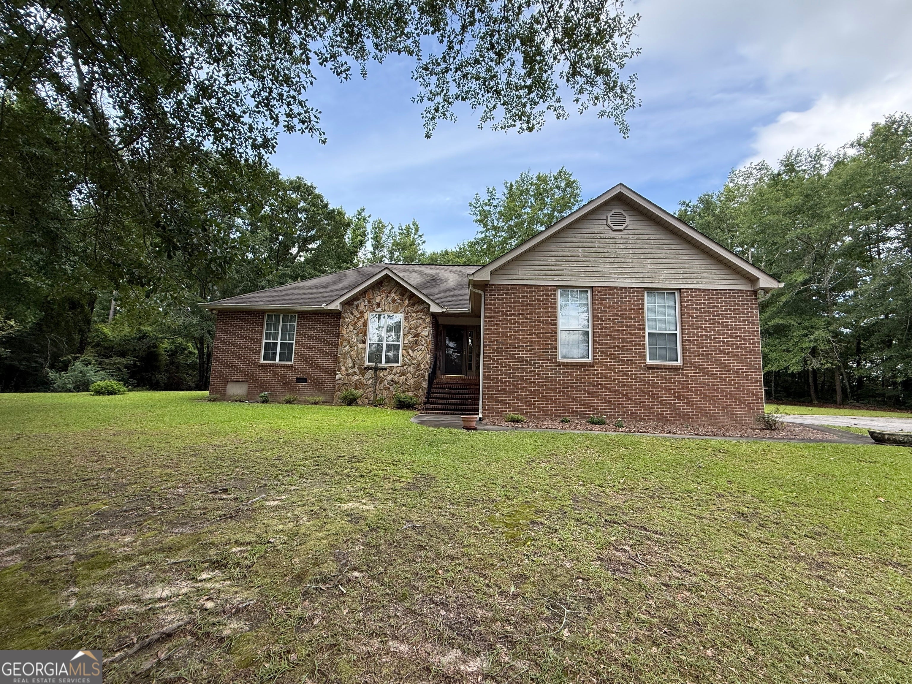 1331 Carl Dr — photo