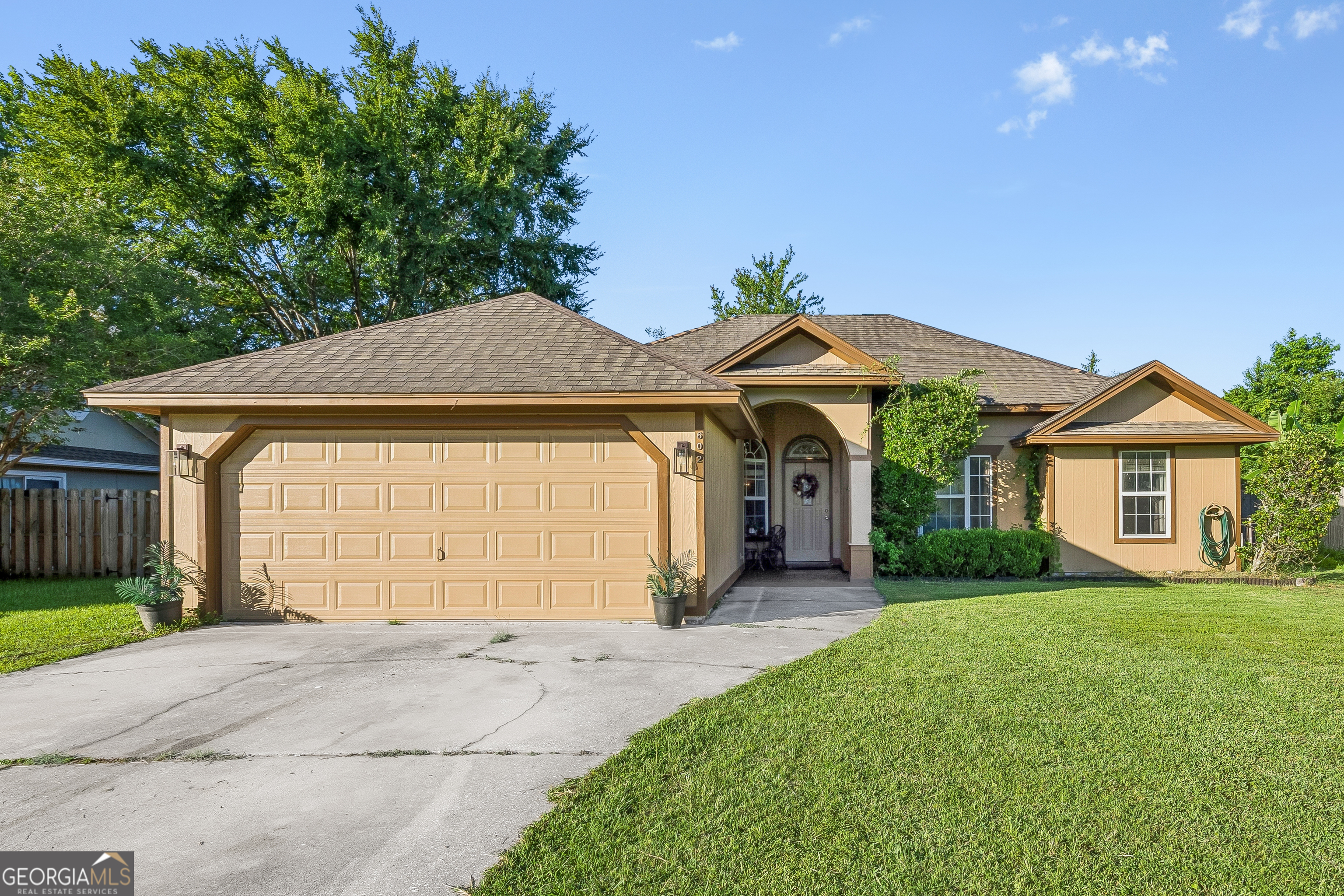 602 Hunt Club Rd — photo