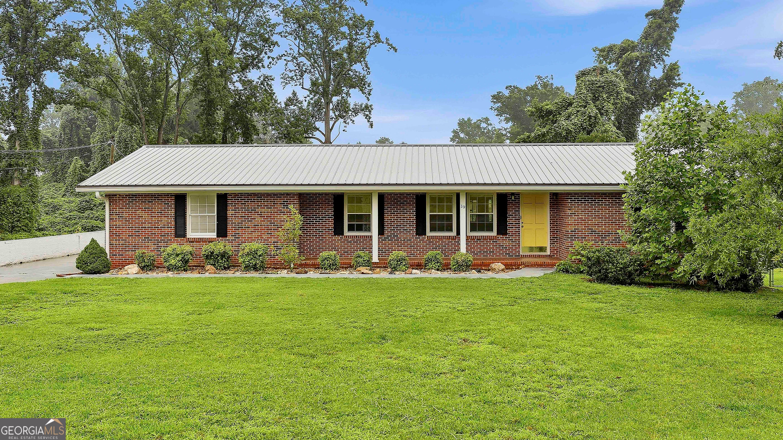 19 Colonial Dr — photo