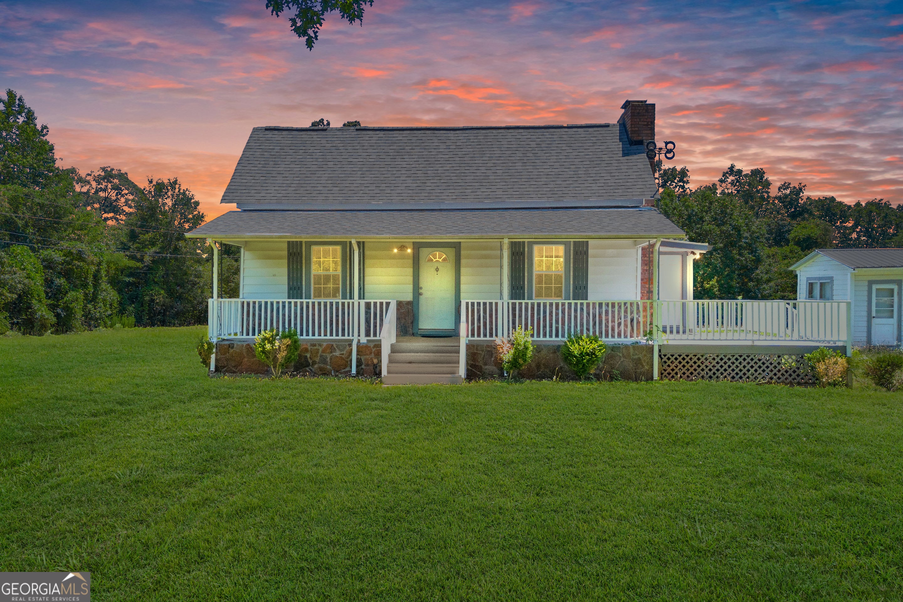 303 Oak Way Dr — photo