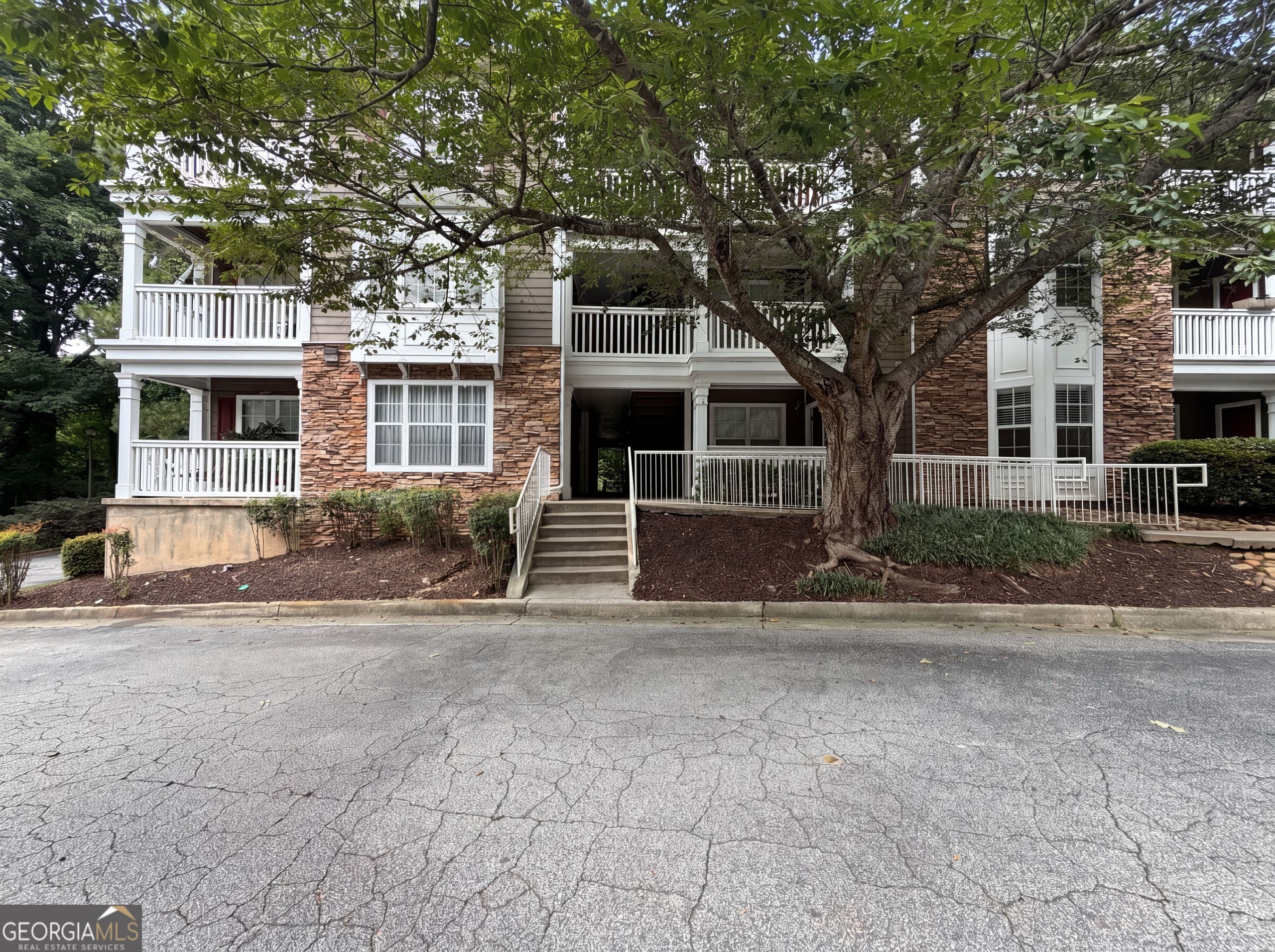 131 Bentley Pl — photo