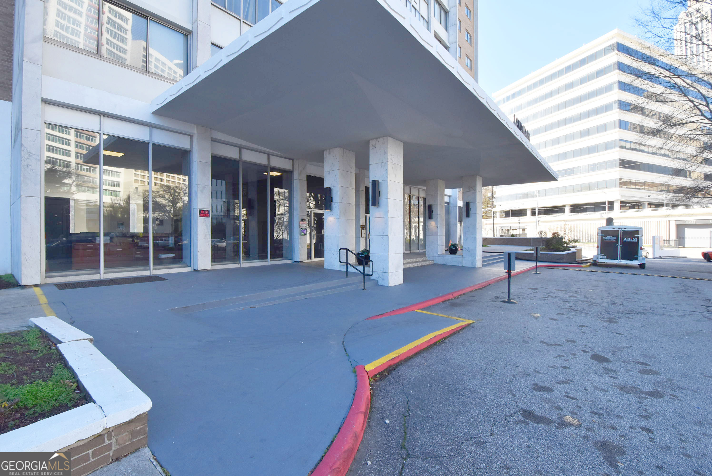 215 NE Piedmont Ave NE 2202 — photo