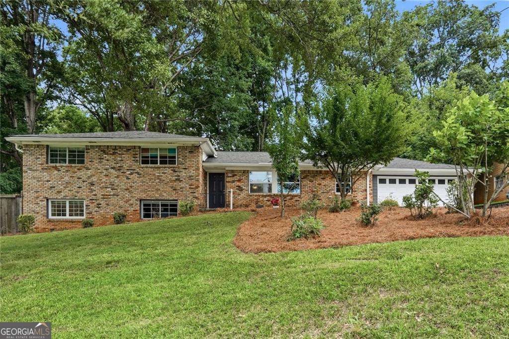 1720 Mary Lou Ln SE — photo